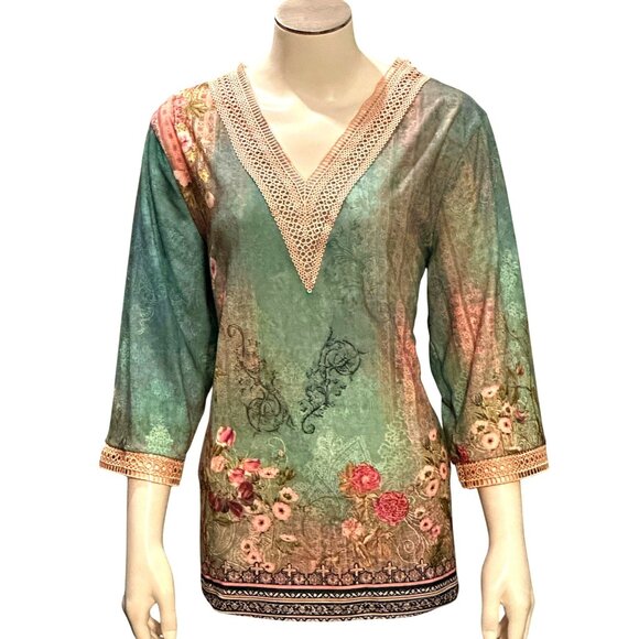CCC Bohemian Floral Print Short Sleeve Tunic Top Crochet Neckline Cuffs Size Sm - Picture 1 of 9